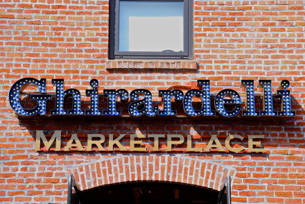 ghirardelli-square-san-francisco-california-chocolat